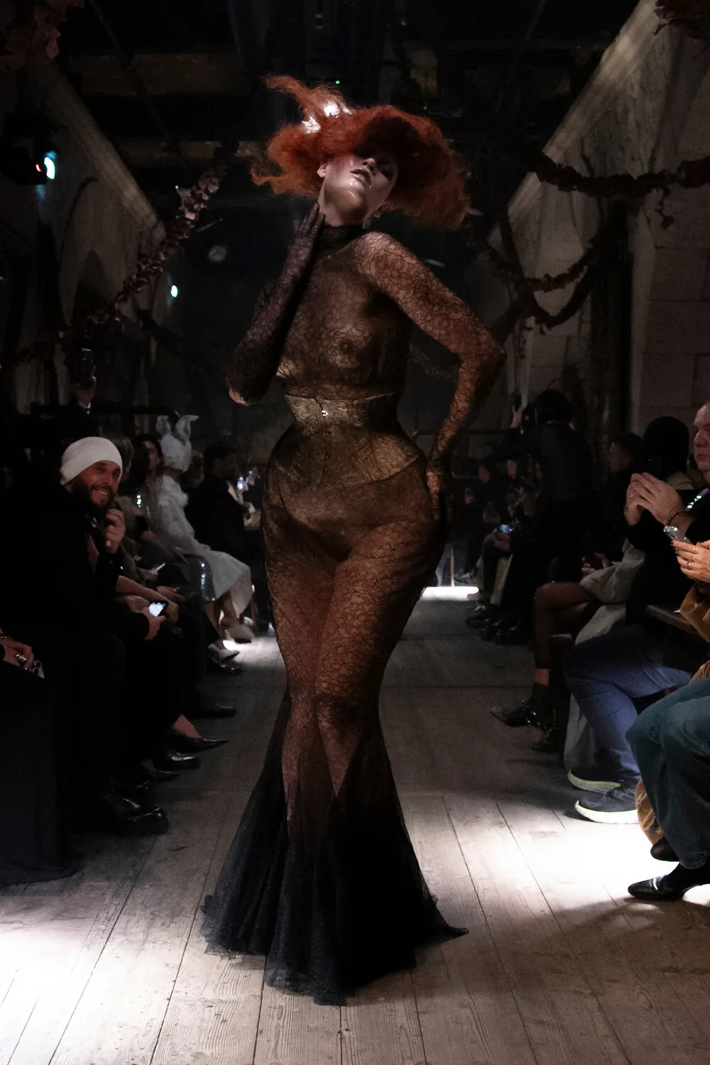John Galliano — Creative Director Maison Margiela từ 2014, tiếp tục đẩy ranh giới của avant-garde luxury 1