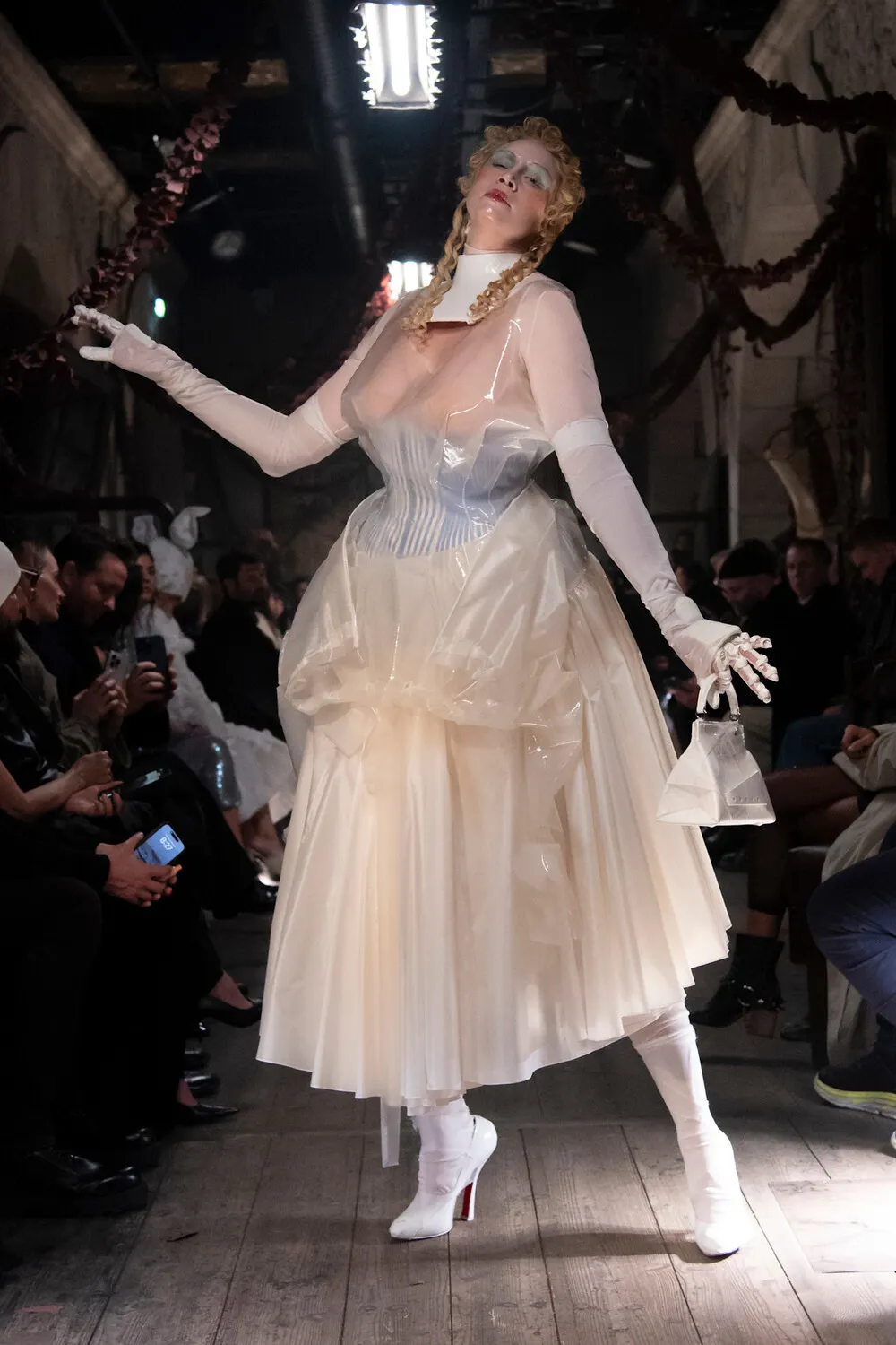 John Galliano — Creative Director Maison Margiela từ 2014, tiếp tục đẩy ranh giới của avant-garde luxury 5