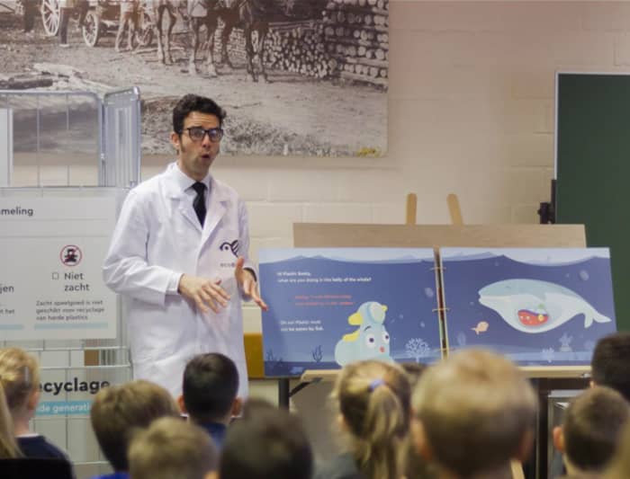 Children class to raise awareness on the importance of sustainable behaviours and waste recycling.