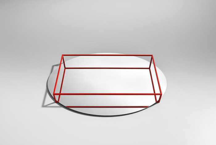 Surface+Border no.2, a second minimalist tray by Danese Milano, where the handles are reflected on the bottom. Surface+Border no.2, a second minimalist tray by Danese Milano, where the handles are reflected on the bottom.