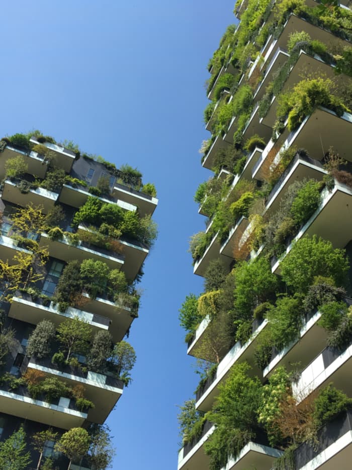 Vertical garden in Milan, an example of biophilic design by Stefano Boeri Architetti.