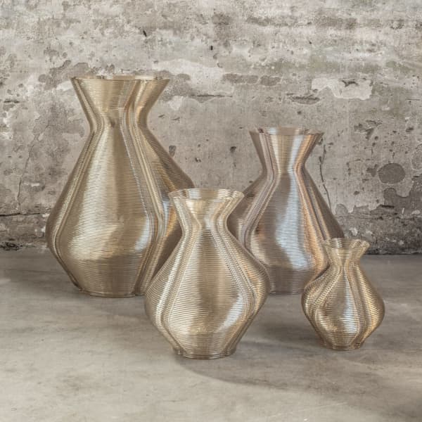 Dirk Vander Kooij Changing vases.