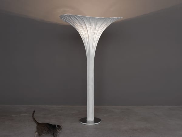 Floor lamp looking like a blooming flower bulb.