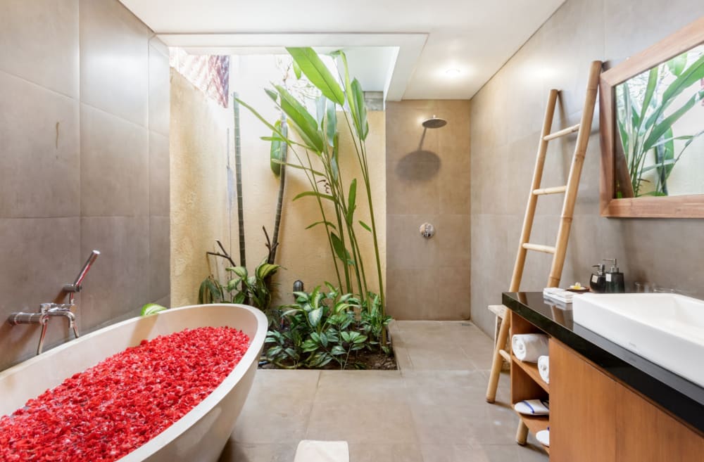 Biophilic bathroom with a greenery corner.<span class="sr-only"> (opened in a new window/tab)</span>