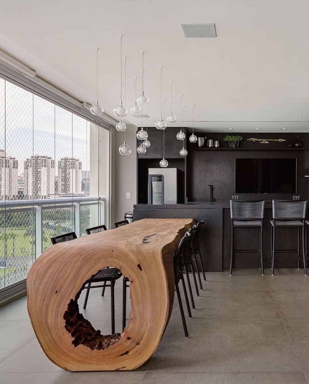 Kitchen and dining area with statement table made with a stunning wood trunk.<span class="sr-only"> (opened in a new window/tab)</span>