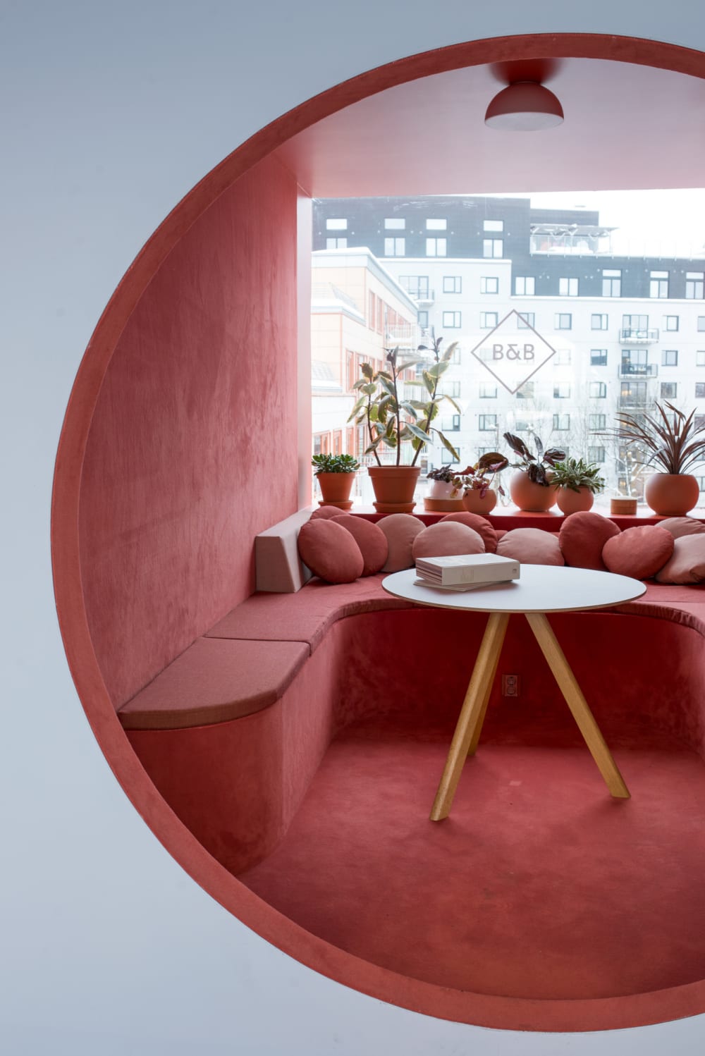 Lounge area in a biophilic office enclosed in a colorful acoustic panelling.<span class="sr-only"> (opened in a new window/tab)</span>