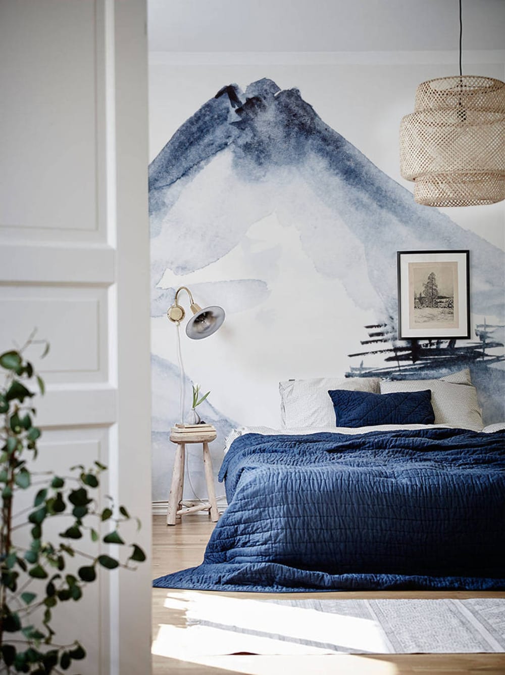 Bedroom with blue watercolour mural on the back wall.<span class="sr-only"> (opened in a new window/tab)</span>