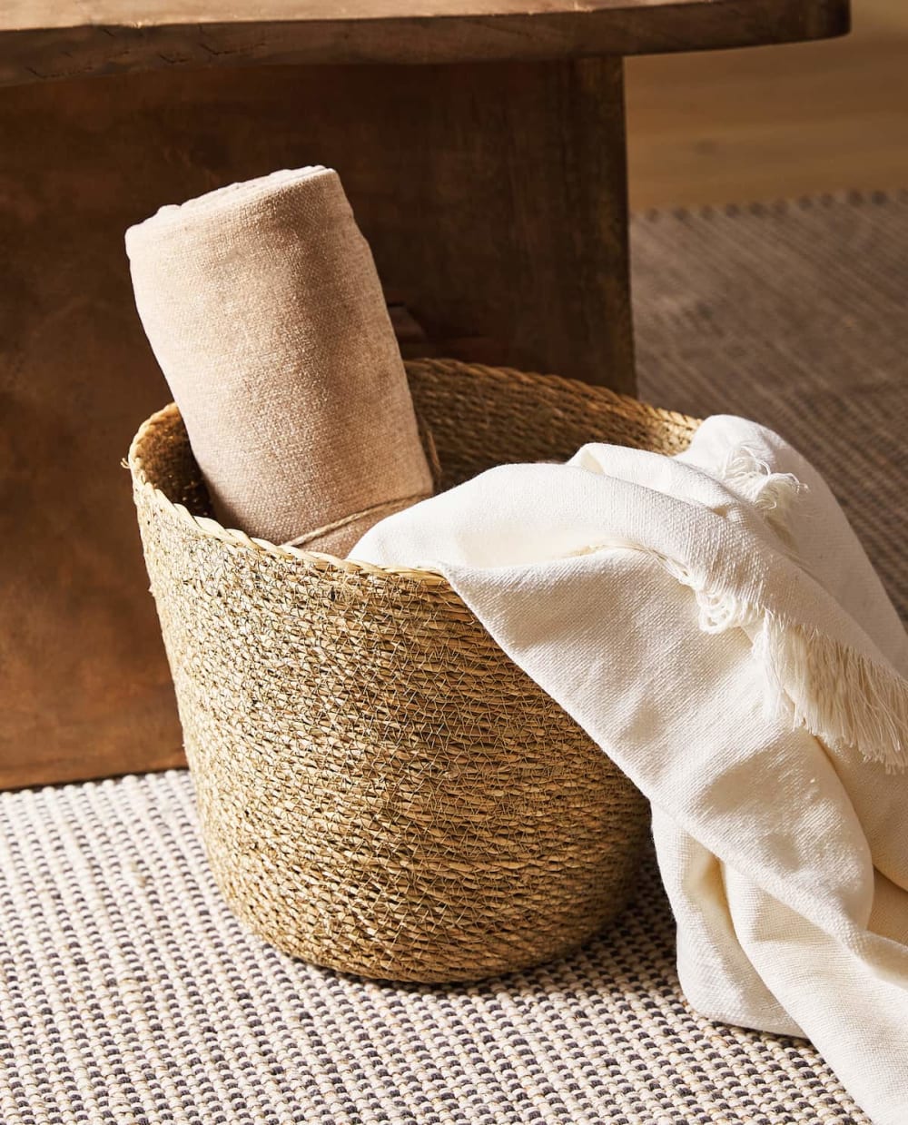 Basket with warm blankets.<span class="sr-only"> (opened in a new window/tab)</span>