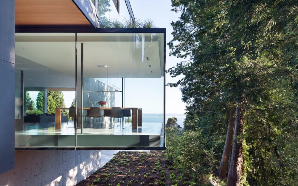 Home with cantilevered dining room.<span class="sr-only"> (opened in a new window/tab)</span>
