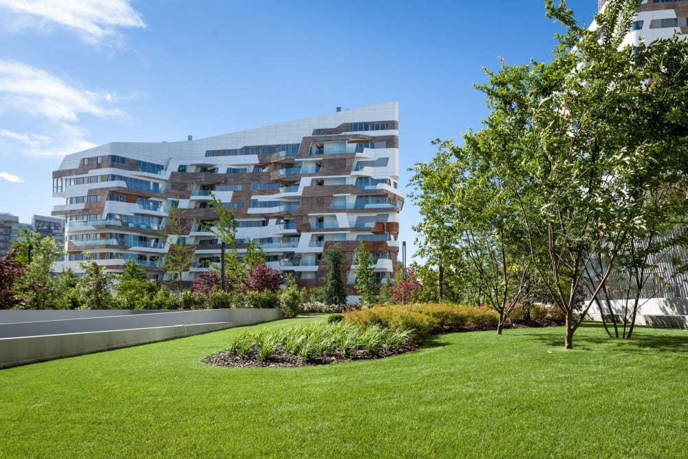 View of the pedestrian area in CityLife, promoting a safe ambiance and creating a biophilic residential area.<span class="sr-only"> (opened in a new window/tab)</span>