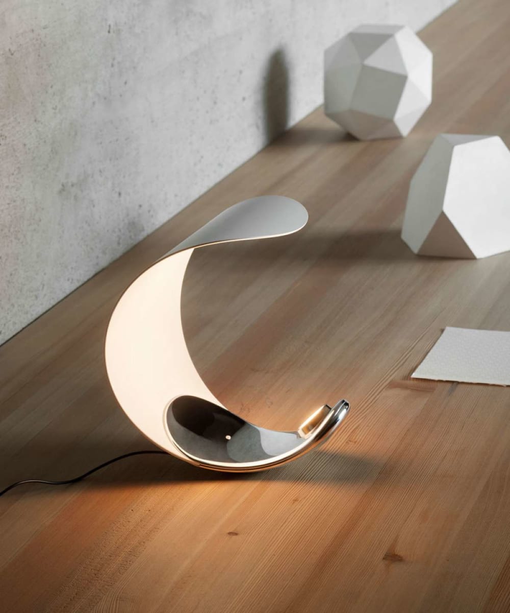 Small table lamp with a curl shape.<span class="sr-only"> (opened in a new window/tab)</span>