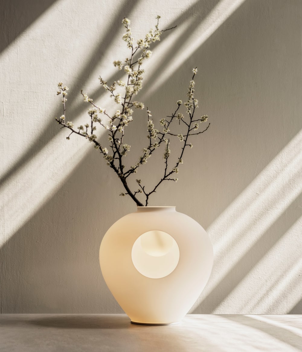 Table lamp integrated inside a vase.<span class="sr-only"> (opened in a new window/tab)</span>