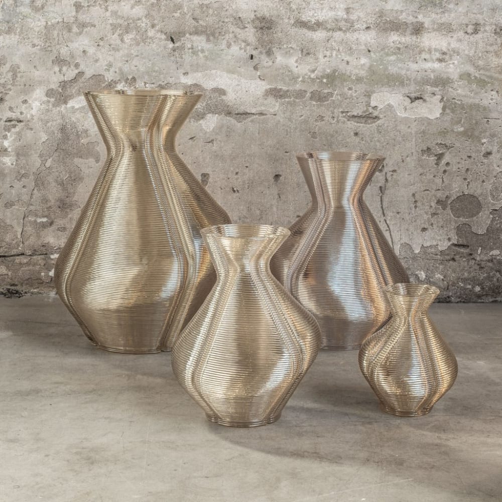Dirk Vander Kooij Changing vases.<span class="sr-only"> (opened in a new window/tab)</span>