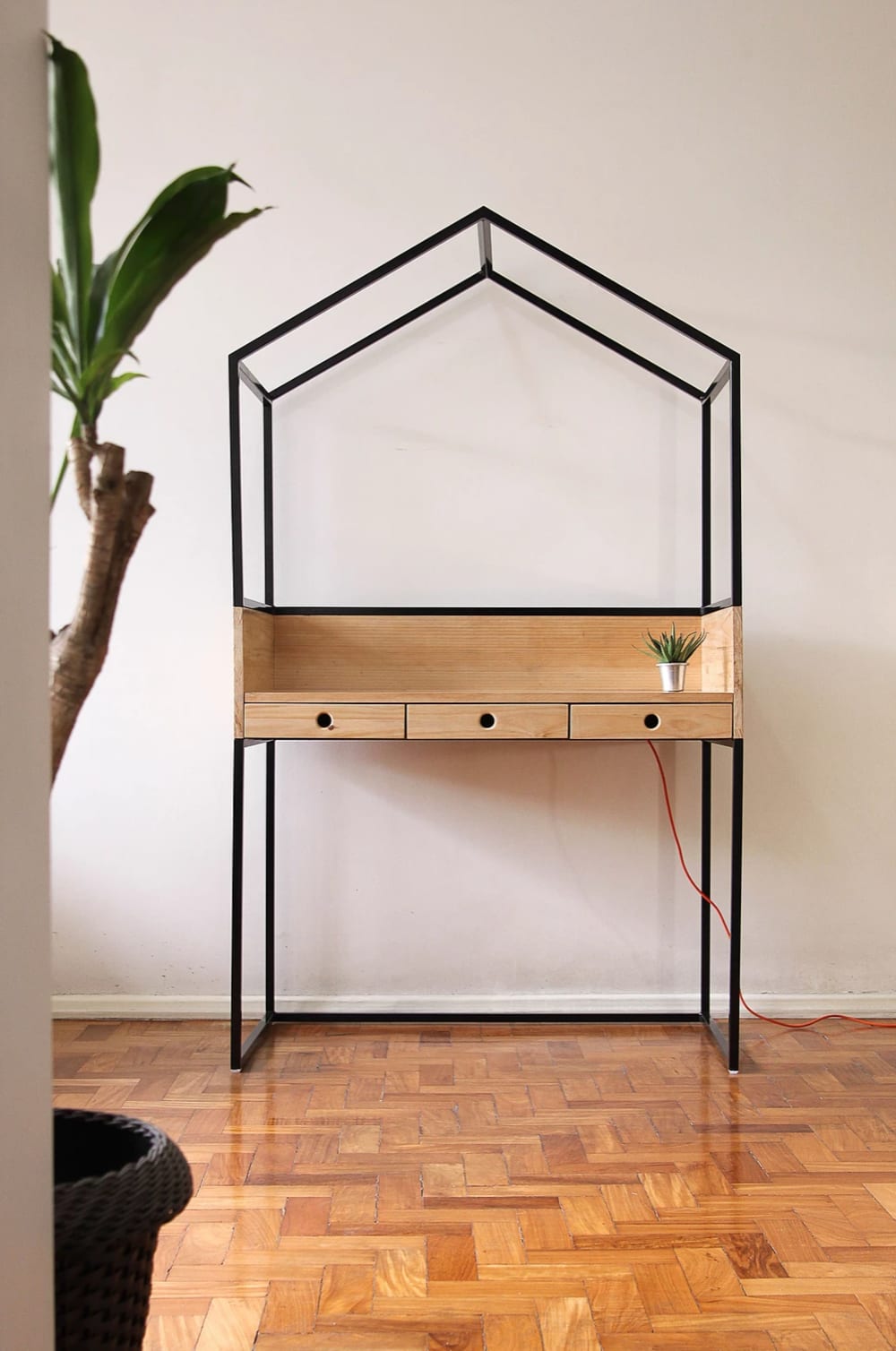 Small home office desk, minimalist style.<span class="sr-only"> (opened in a new window/tab)</span>