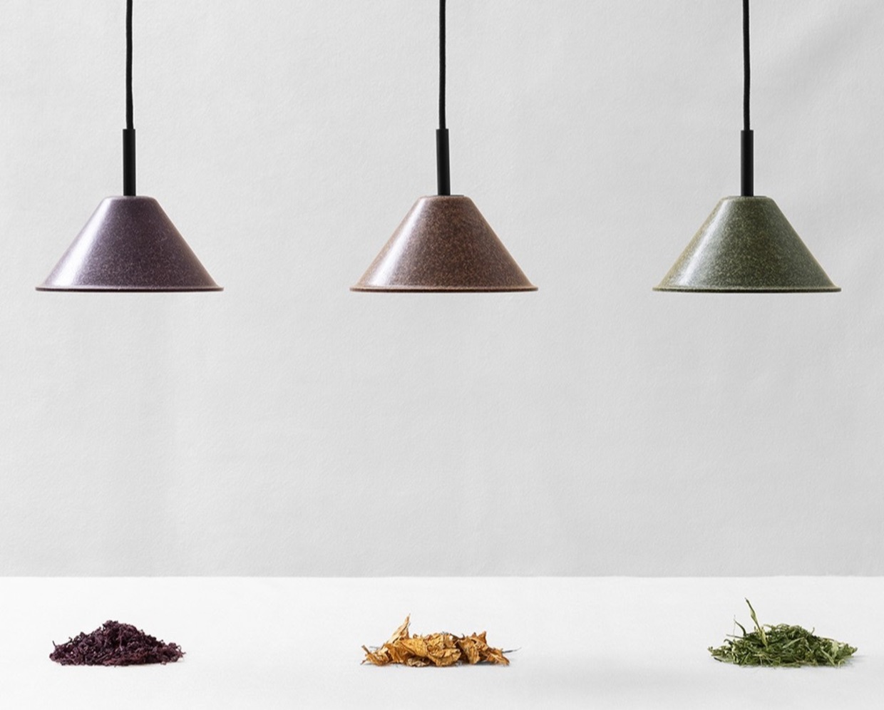 Lamps made with biomaterials coming from the cultivation of hemp, tobacco and wine.