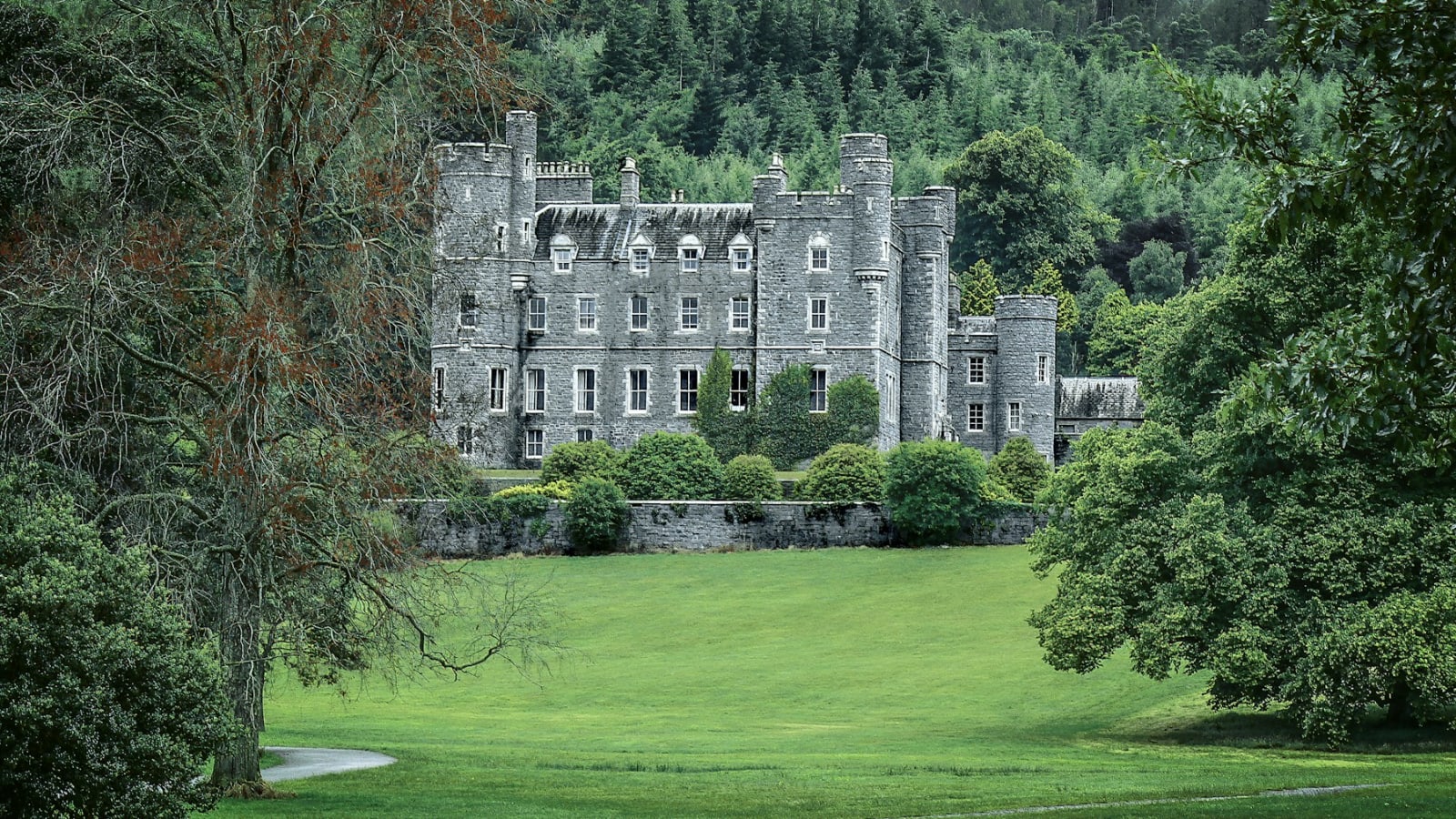An Irish castle and country estate representing heritage stays