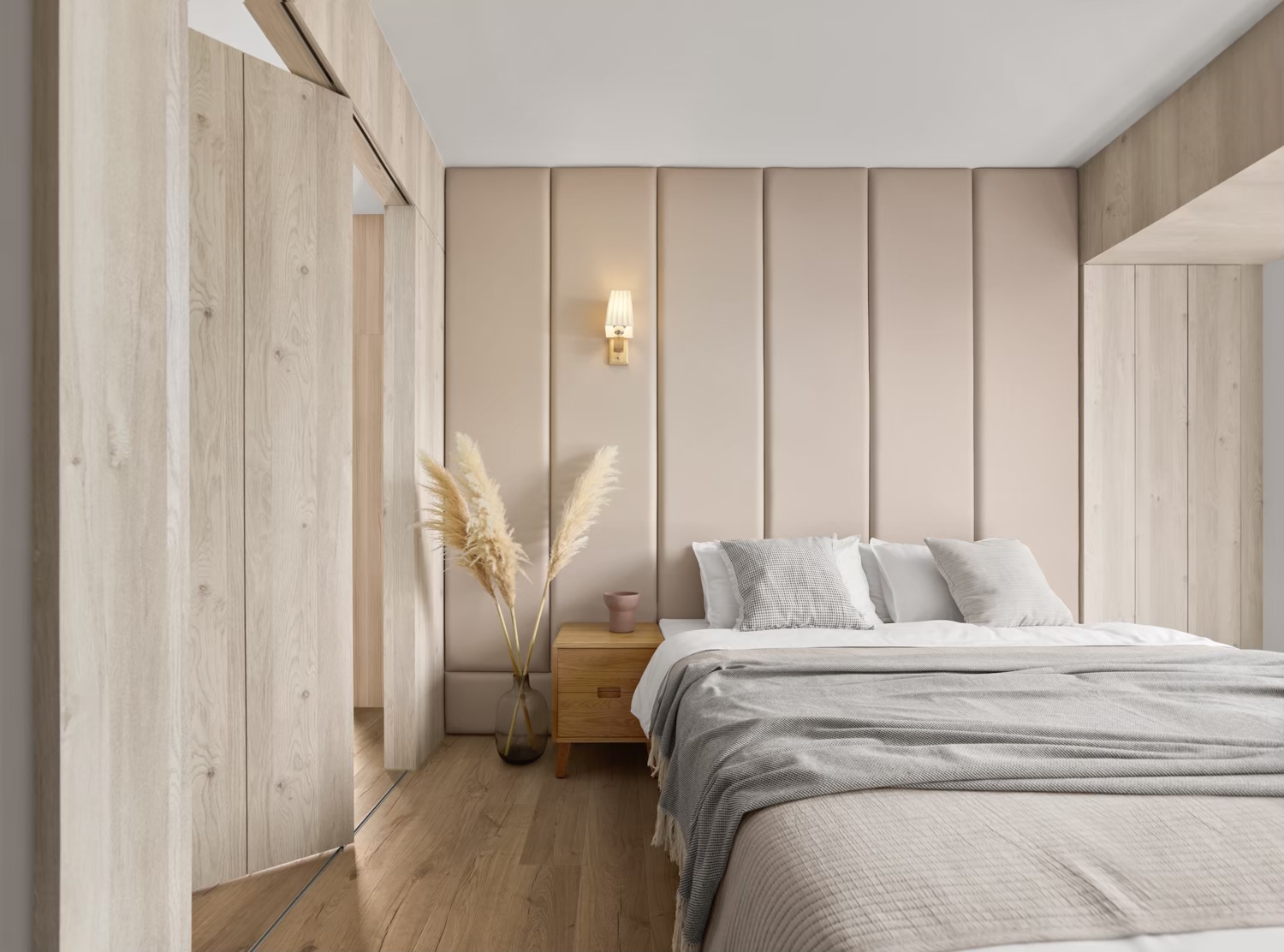 主臥室床頭裱布-質感提升-柔軟觸感