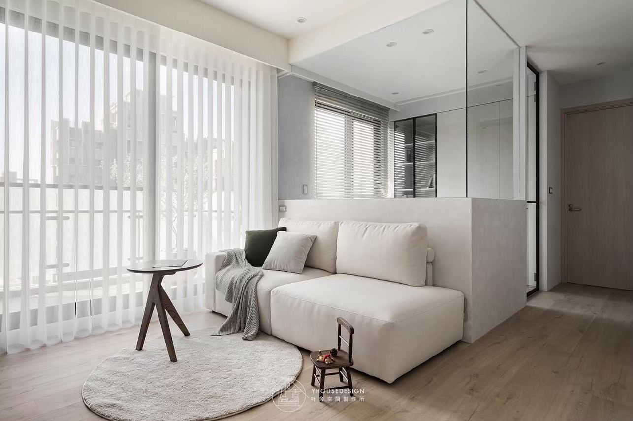 落地窗遮光窗簾怎麼選？5 種搭配方案完整比較，解決漏光和隱私問題