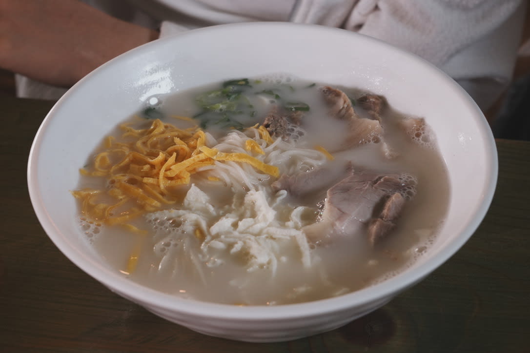 제주 고향역 돼지국밥 고기국수 가마솥 육수