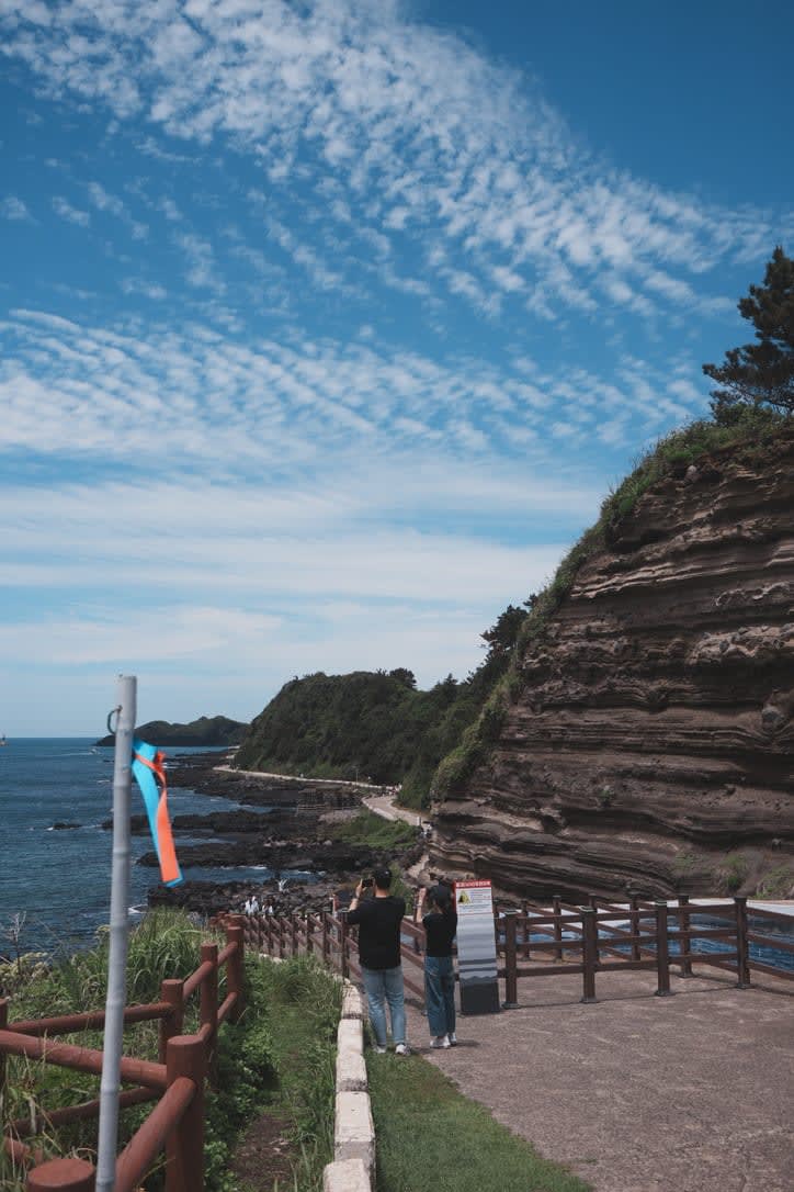 엉알해안 데크길과 주상절리 화산암