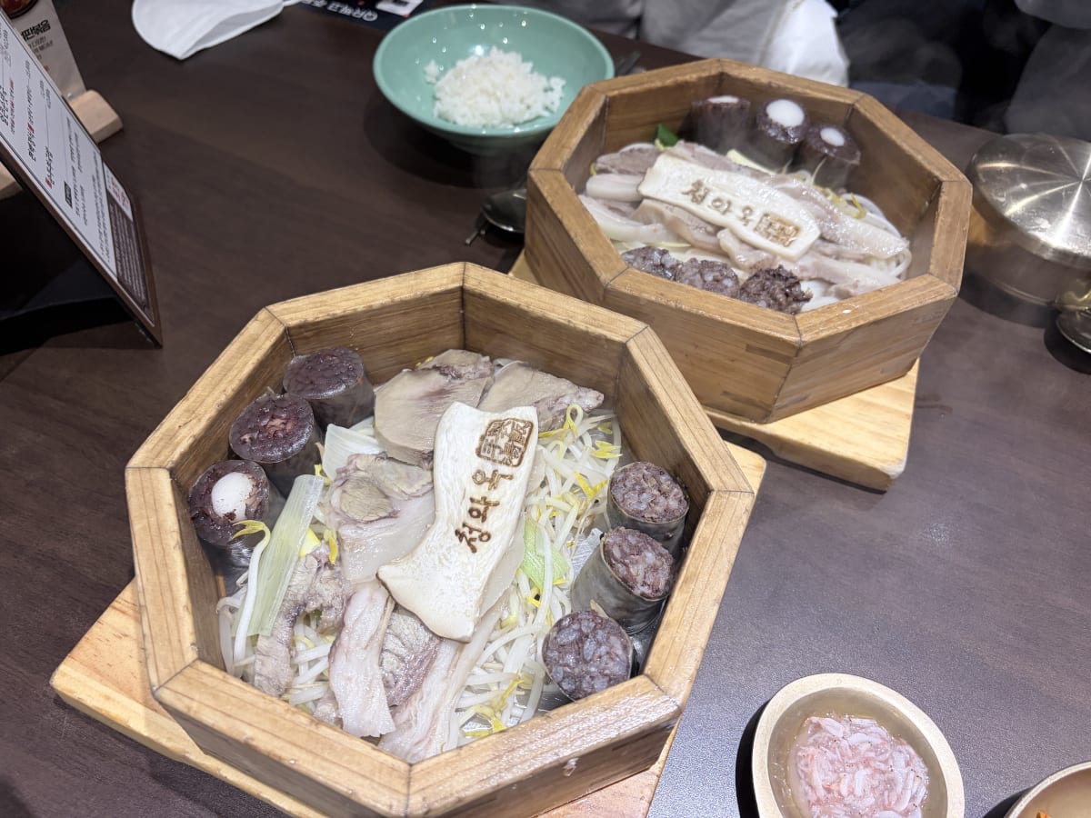 청와옥 편백찜세트 찹쌀순대 수육