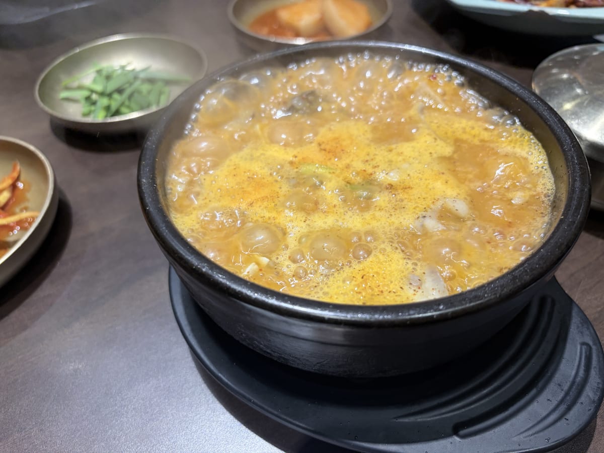 청와옥 순댓국 보글보글 끓는 국물