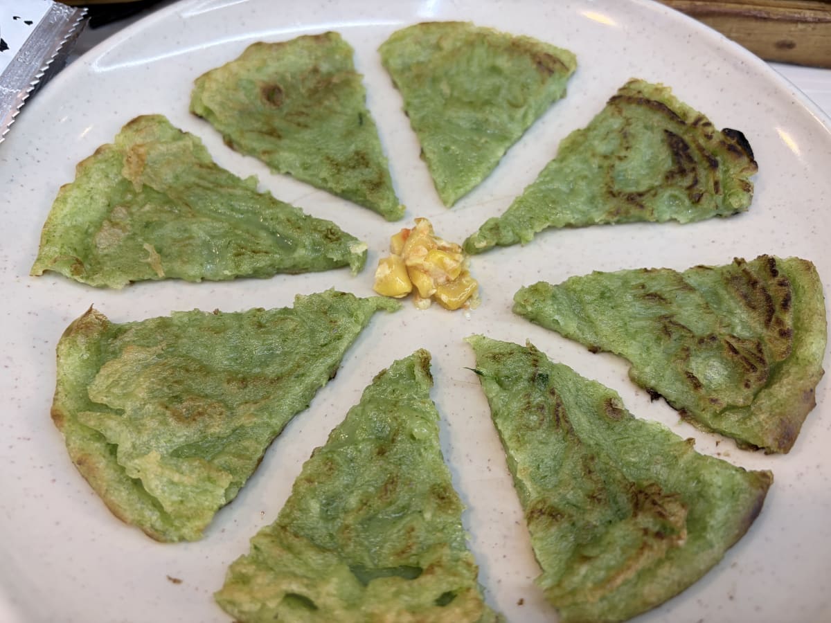 어시장활어회 부추전 클로즈업