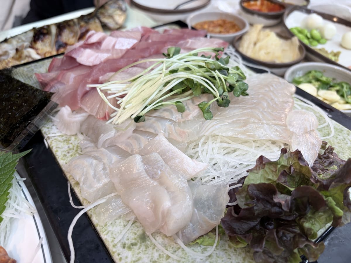 어시장활어회 대방어 광어 모듬회