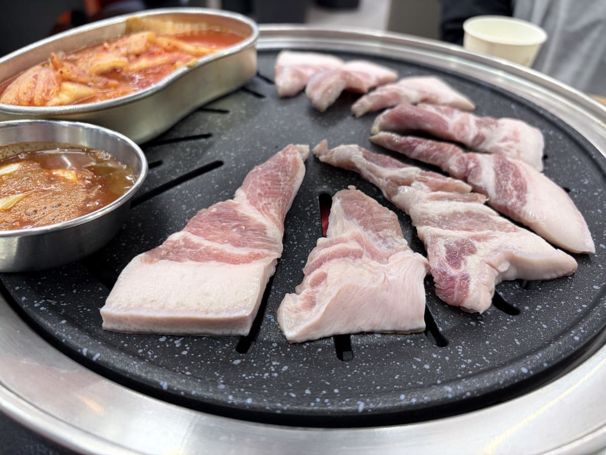 삼각살 백합살 불판에 올린 직후