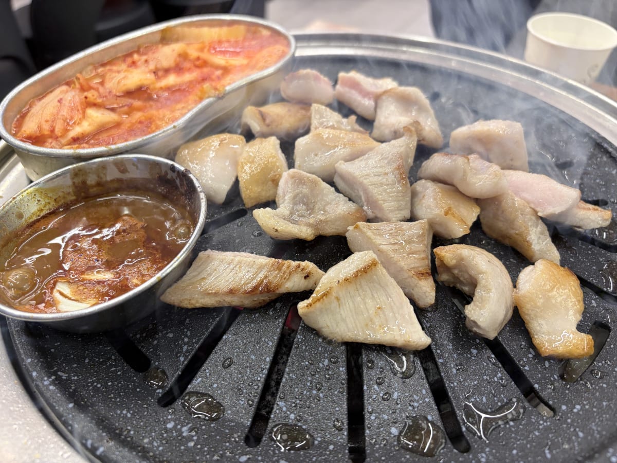 백합살 쌍문동뒷고기 굽는 중 불판 위