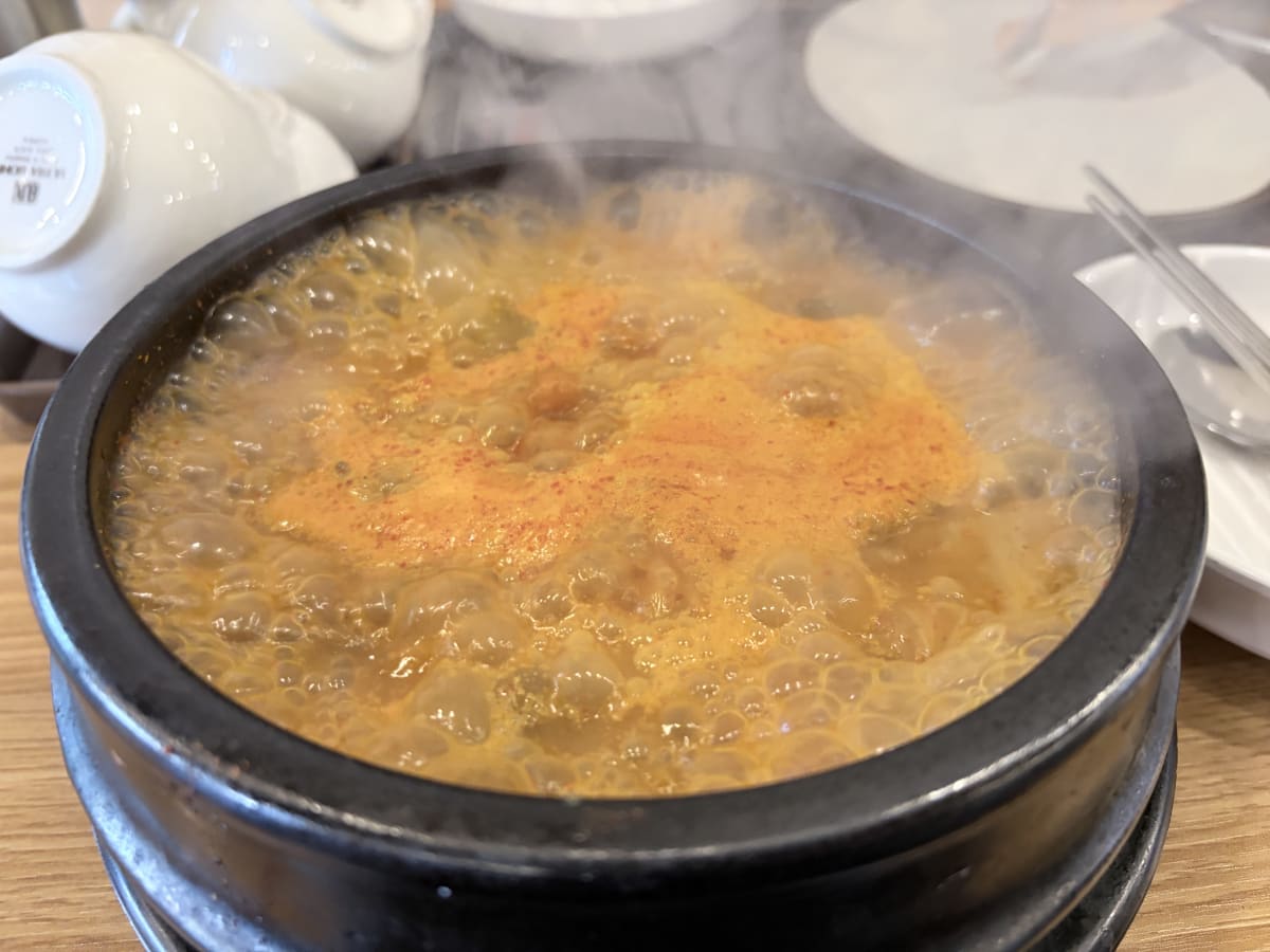 봉천설렁탕 얼큰소고기국밥 팔팔 끓는 모습