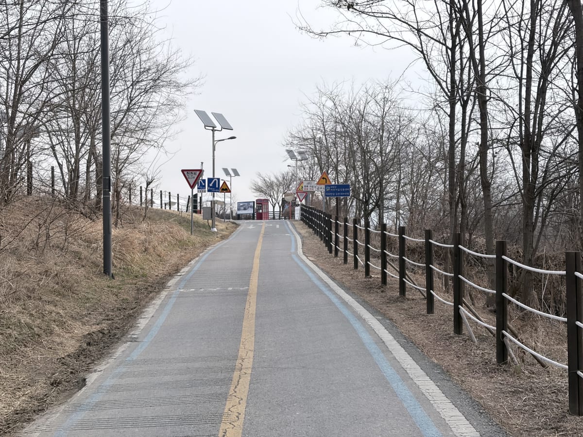 아라 한강갑문 인증센터 방향 자전거도로