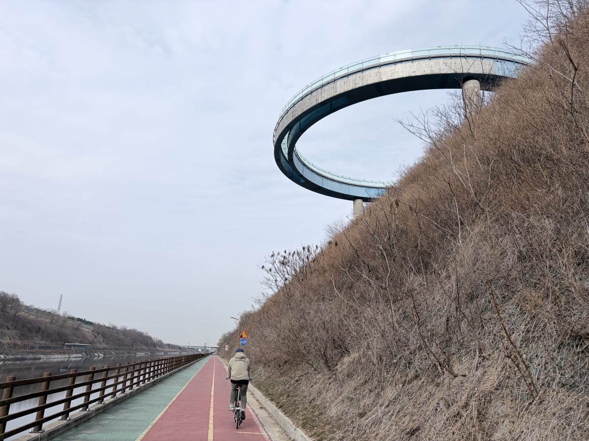 아라마루 전망대 링 구조물 아라뱃길 자전거 코스