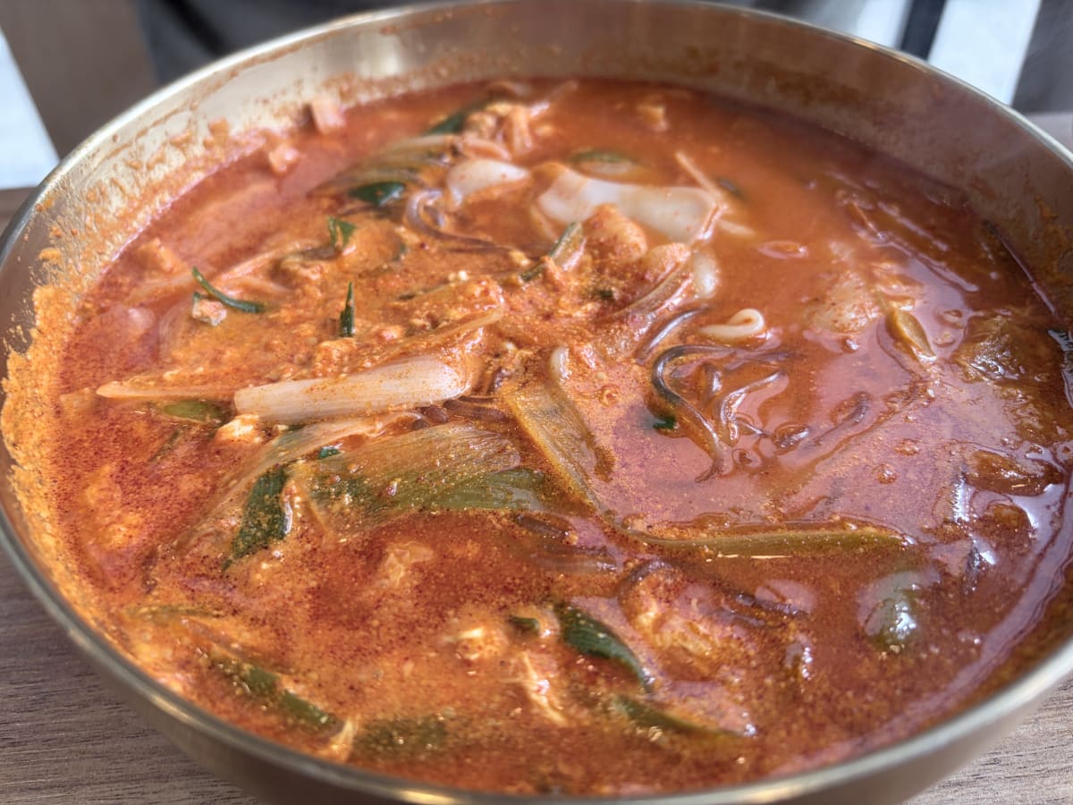 정서진 장터국밥 수제비육개장 빨간 국물