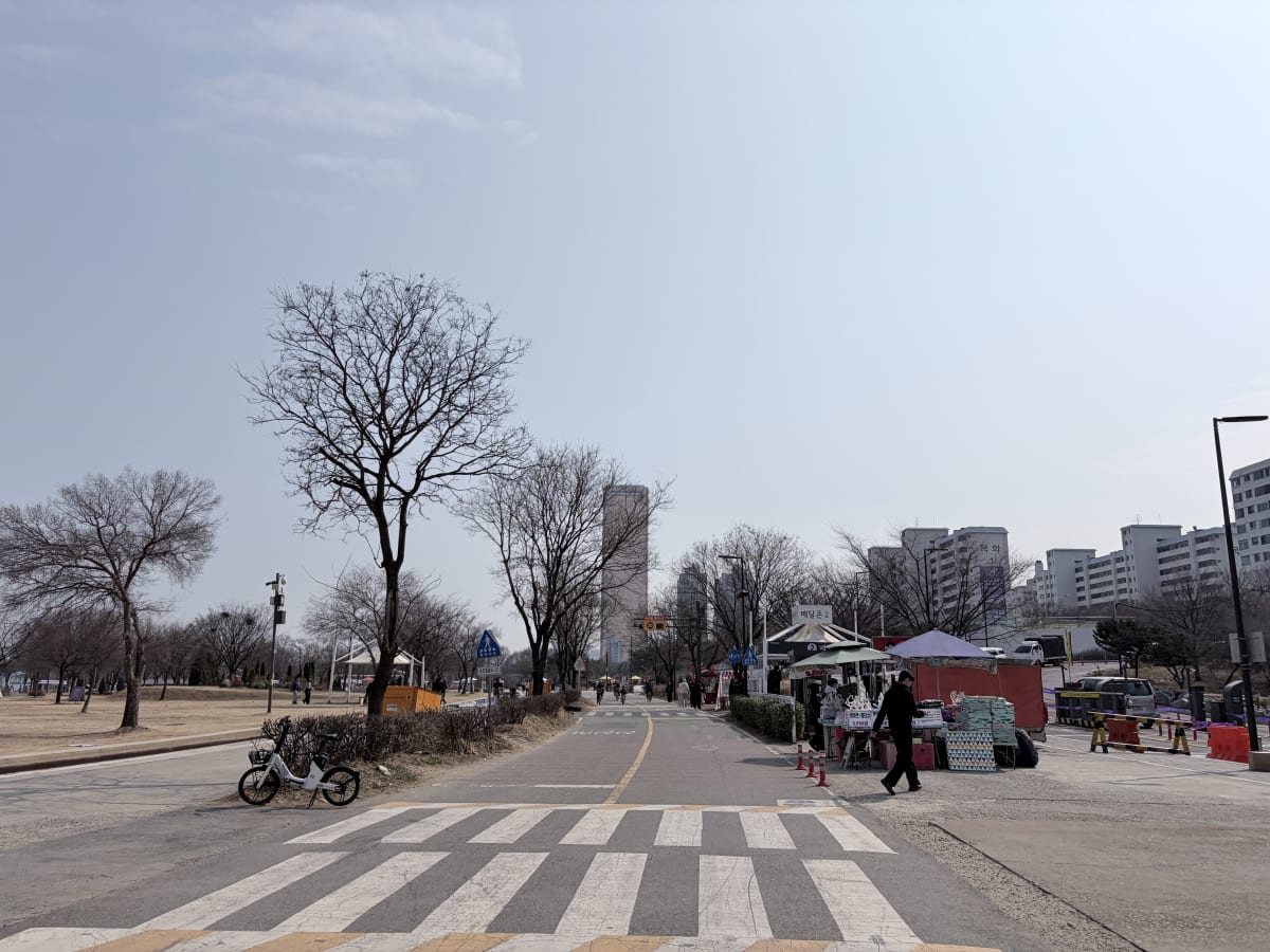 한강 둔치 포차 봄 영업 준비