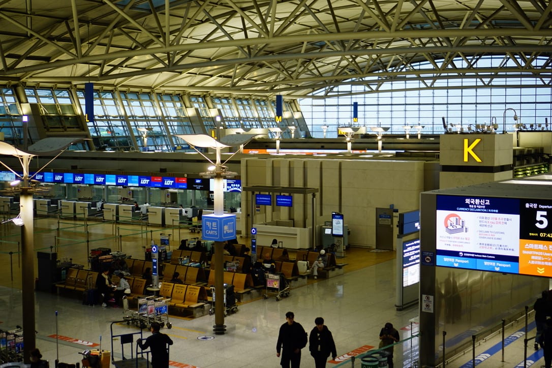 인천공항 국제선 체크인 카운터 전경
