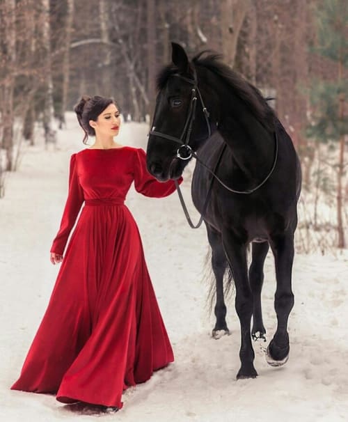 Аренда платья Платье "Вишнёвый вечер бархат" в Москве — Прокат от Кет