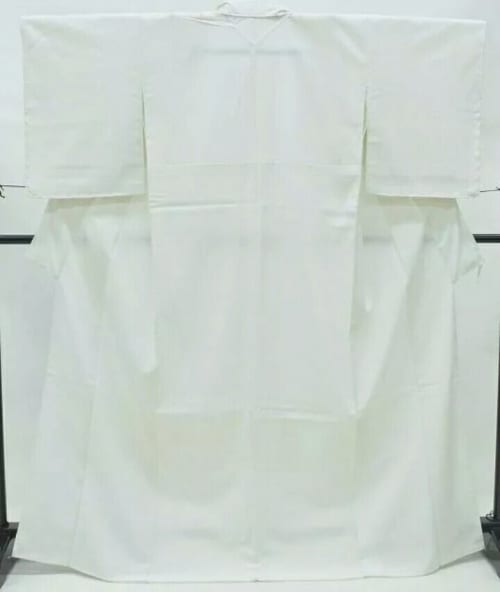 Аренда платья Однотонное белое винтажное кимоно из шёлка в Москве — Прокат от Кет