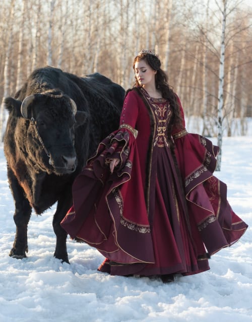 Аренда платья Шикарное плащ-пальто "Дворцовое средневековье" Тёплый в Москве — Прокат от Кет