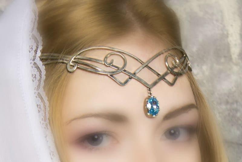 Диадема «С голубым подвесным камнем» - фото 1