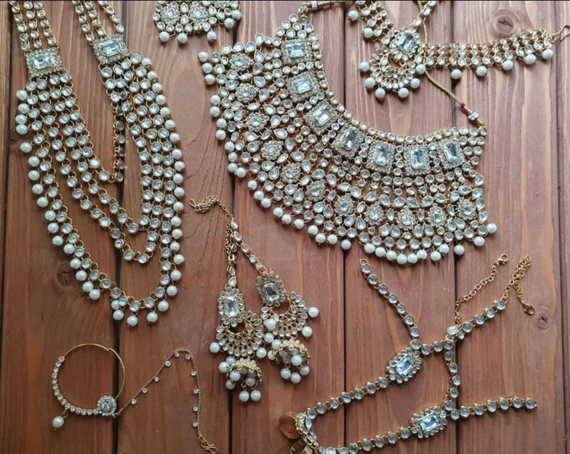 Большой сэт индийских украшений золотой металл+серебристые камни - фото 1