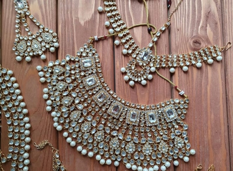 Большой сэт индийских украшений золотой металл+серебристые камни - фото 2