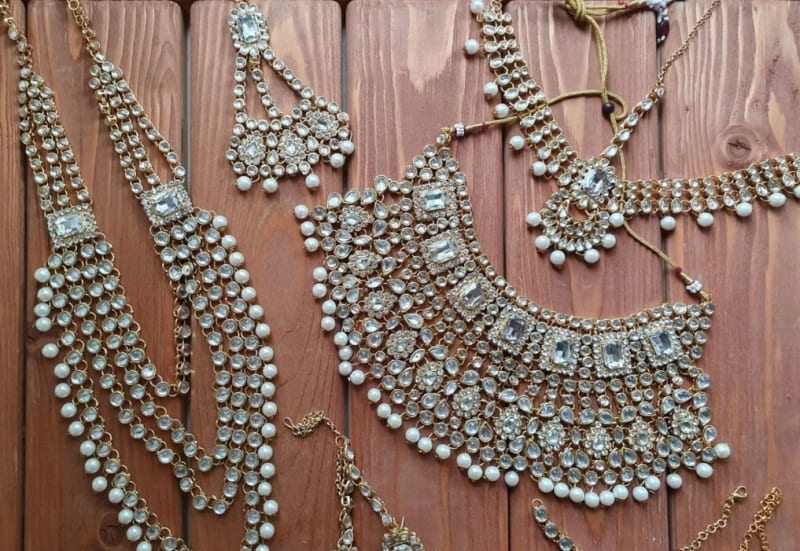 Большой сэт индийских украшений золотой металл+серебристые камни - фото 3