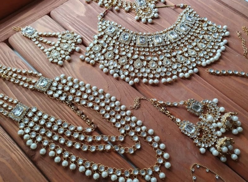 Большой сэт индийских украшений золотой металл+серебристые камни - фото 4