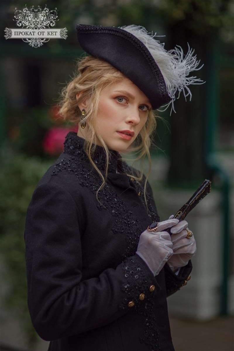 Винтажная шляпа с перьями - фото 1