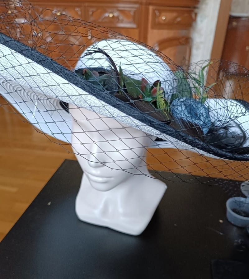 Прогулочная шляпа с цветами - фото 2