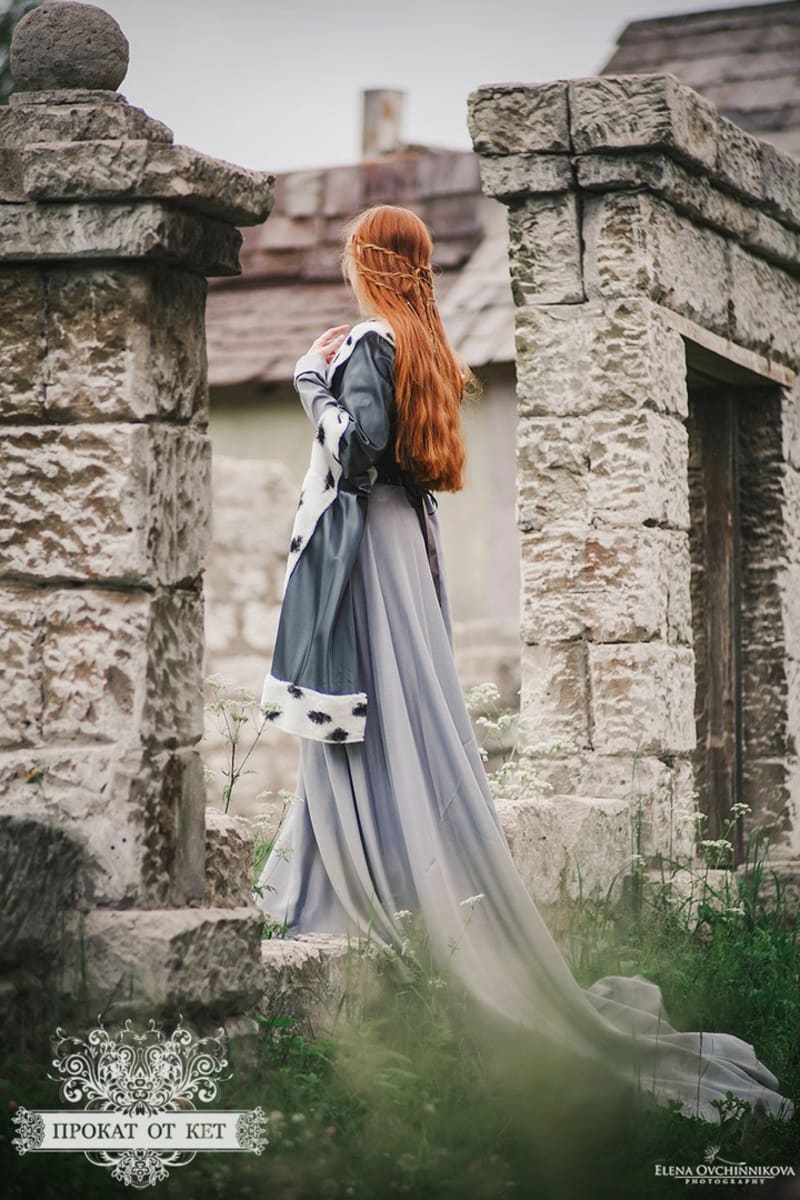 Средневековое платье "Серебряное" - фото 3