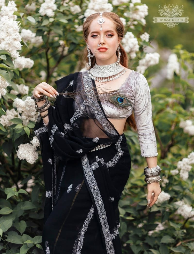 Красивое цветное шифоновое сари с ручной вышивкой черного цвета - фото 5