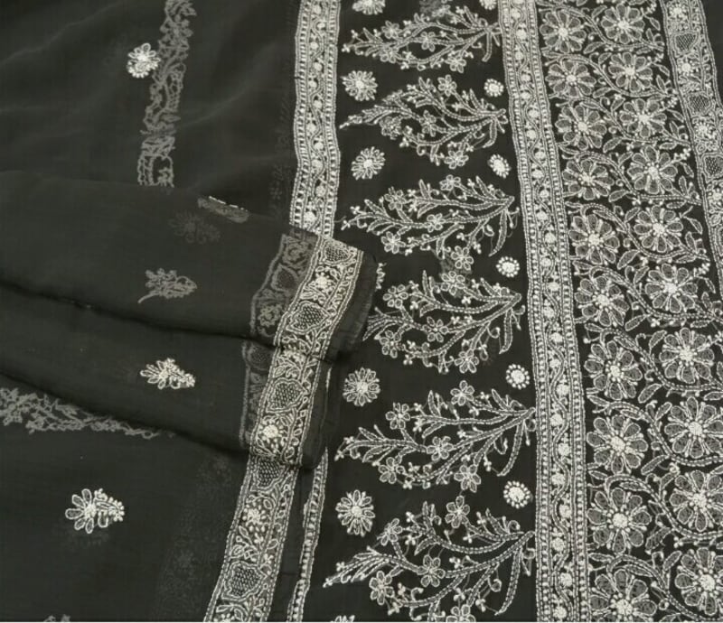 Красивое цветное шифоновое сари с ручной вышивкой черного цвета - фото 9