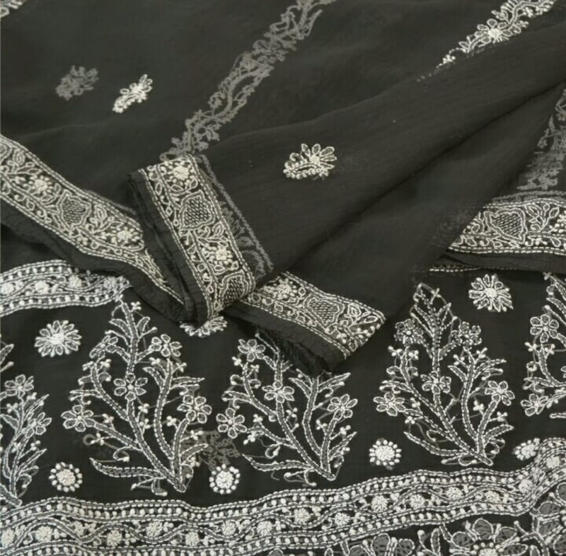 Красивое цветное шифоновое сари с ручной вышивкой черного цвета - фото 10